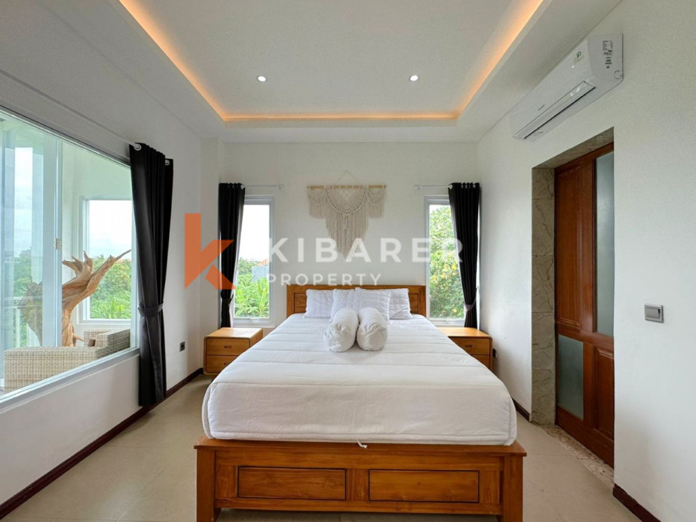 Wonderful Three Bedroom Enclosed Living Room Situated in Padonan — image 12