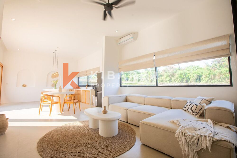 Gorgeous Three Bedroom Enclosed Living Room Mediterranean Villa in Pererenan — image 11