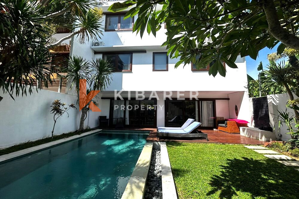 Three Bedroom Villa with best location and walking distance to Canggu Beach — image 4