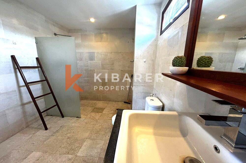 Three Bedroom Villa with best location and walking distance to Canggu Beach — image 16