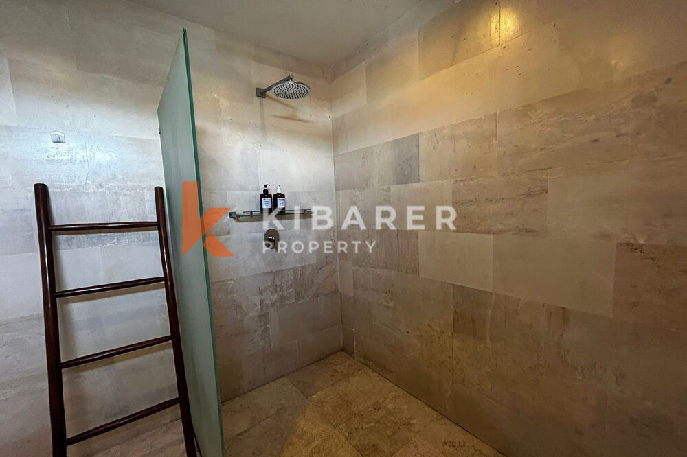 Three Bedroom Villa with best location and walking distance to Canggu Beach — image 14