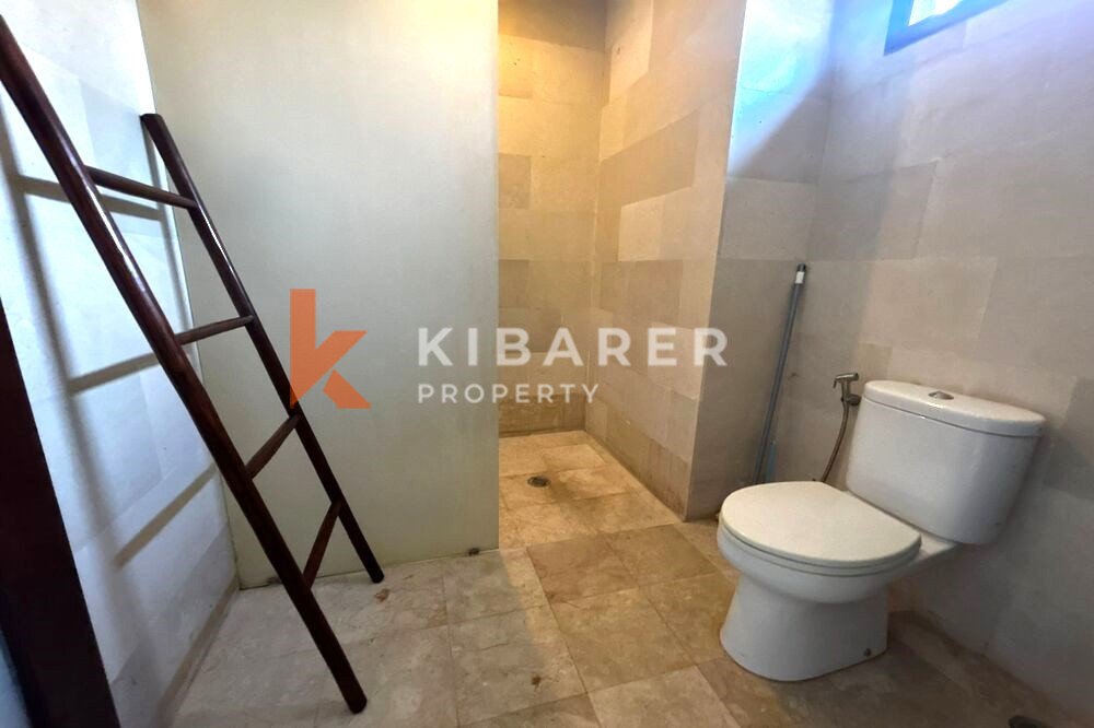 Three Bedroom Villa with best location and walking distance to Canggu Beach — image 18