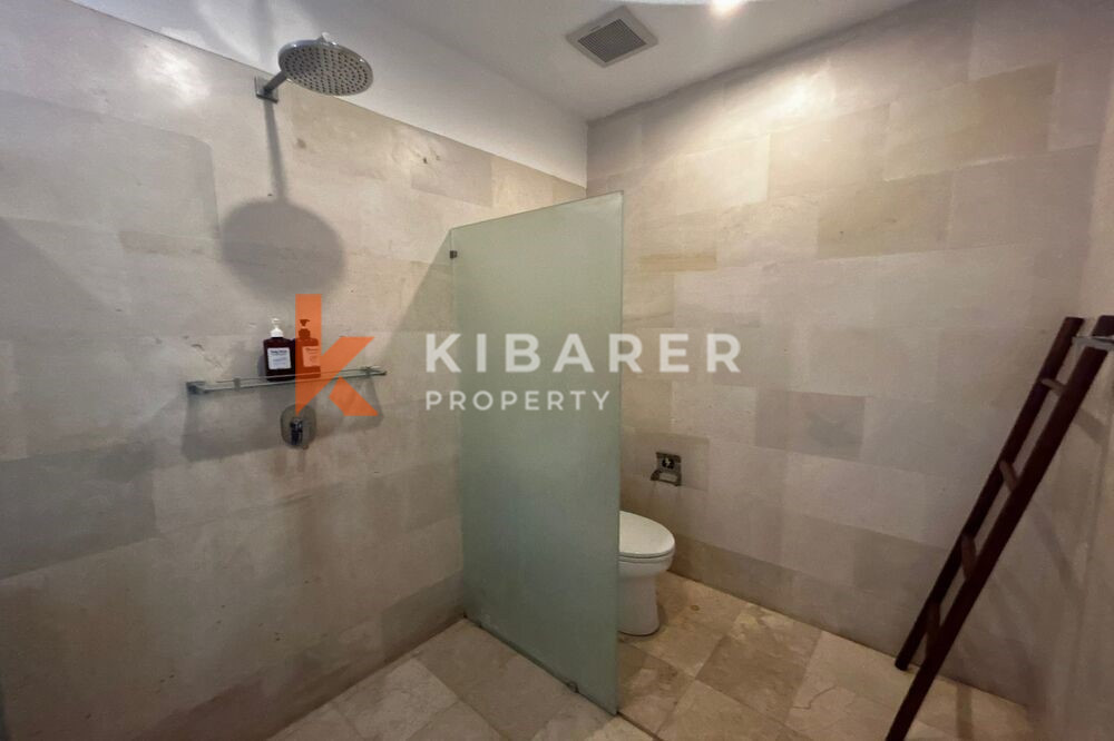 Three Bedroom Villa with best location and walking distance to Canggu Beach — image 19