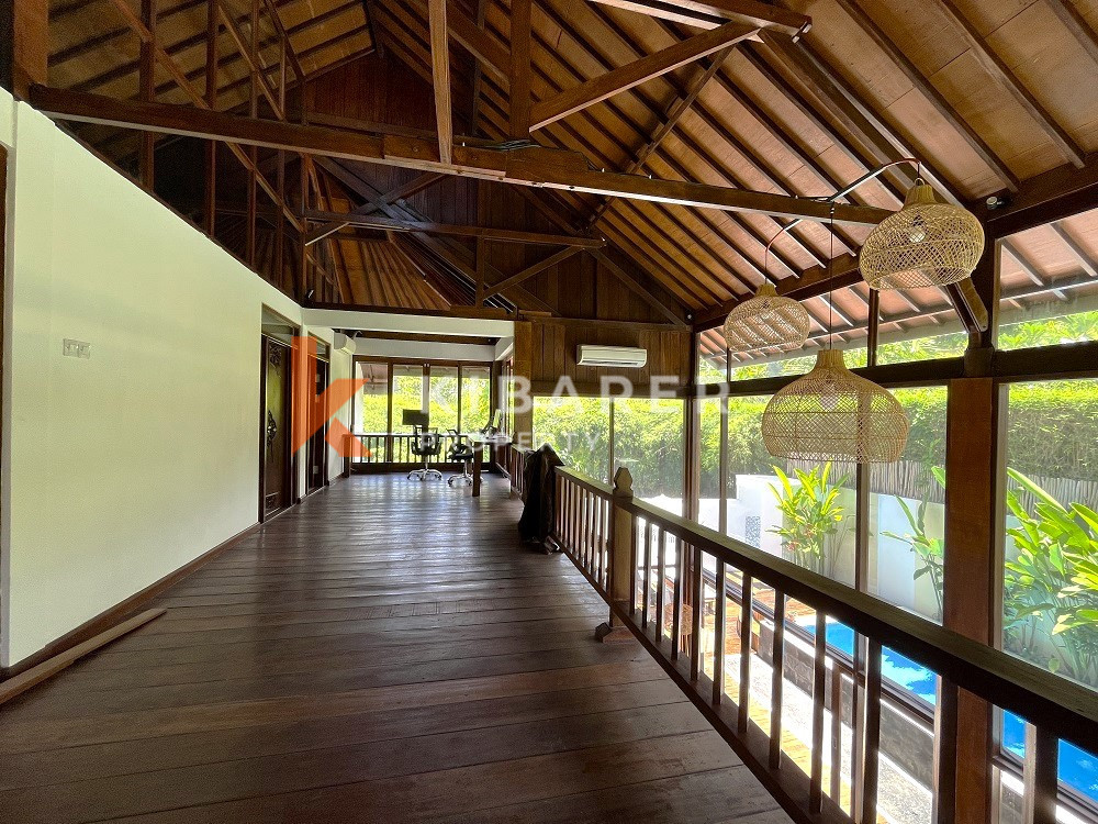 Classic Three Bedrooms Closed Living Wooden Villa In Perfect Location Of Berawa — image 12
