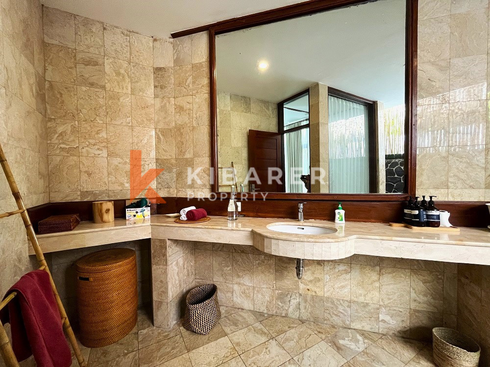 Classic Three Bedrooms Closed Living Wooden Villa In Perfect Location Of Berawa — image 14
