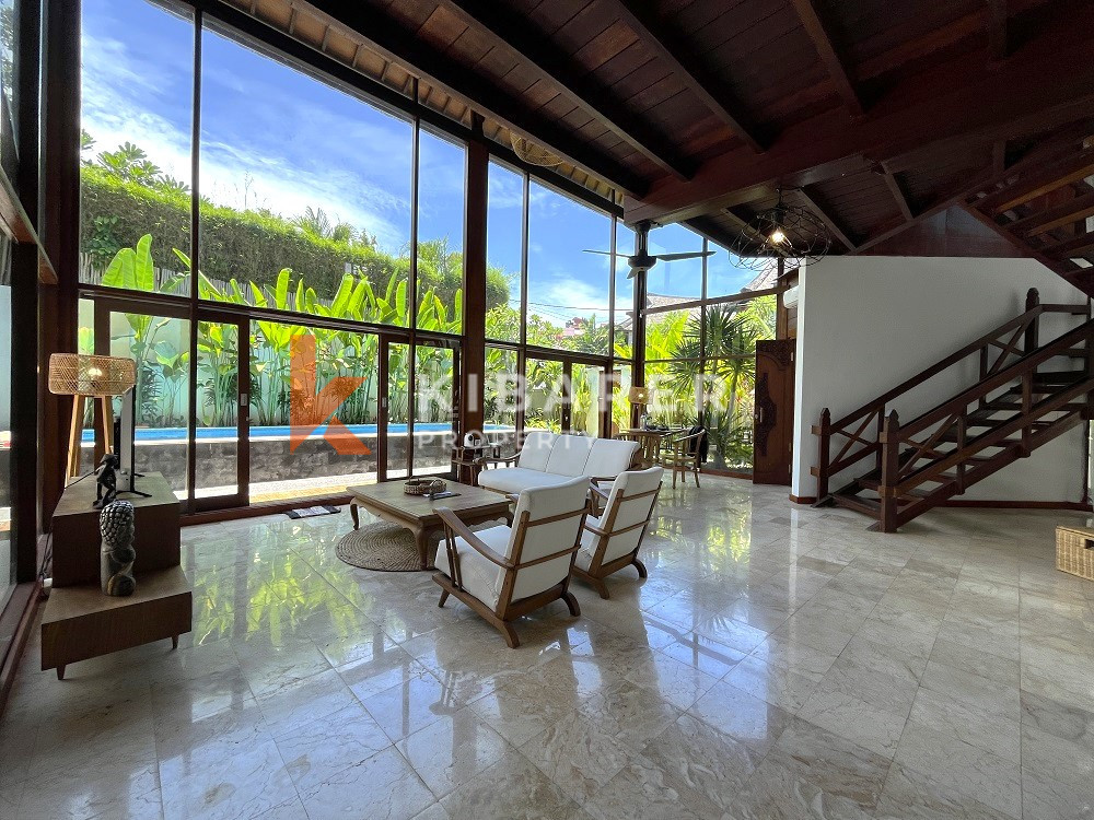 Classic Three Bedrooms Closed Living Wooden Villa In Perfect Location Of Berawa — image 17