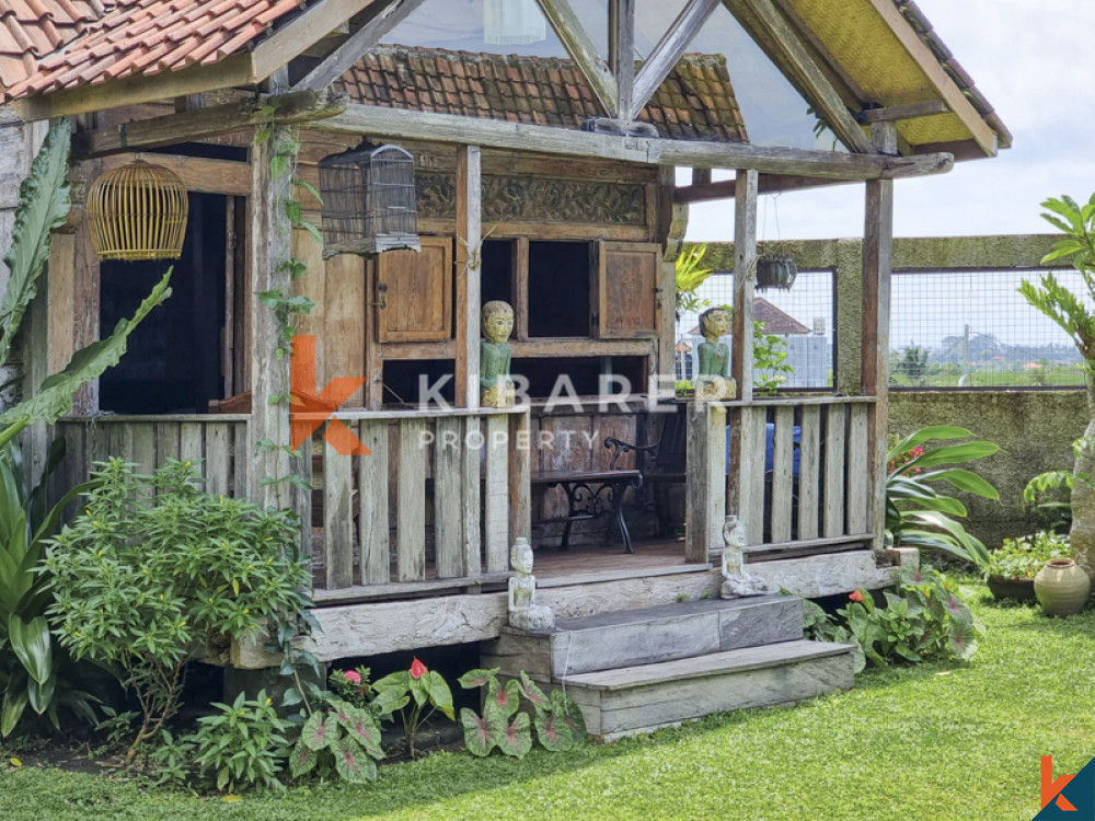 Traditional Four-Bedroom Joglo with Rice Field Views in Cemagi — image 8