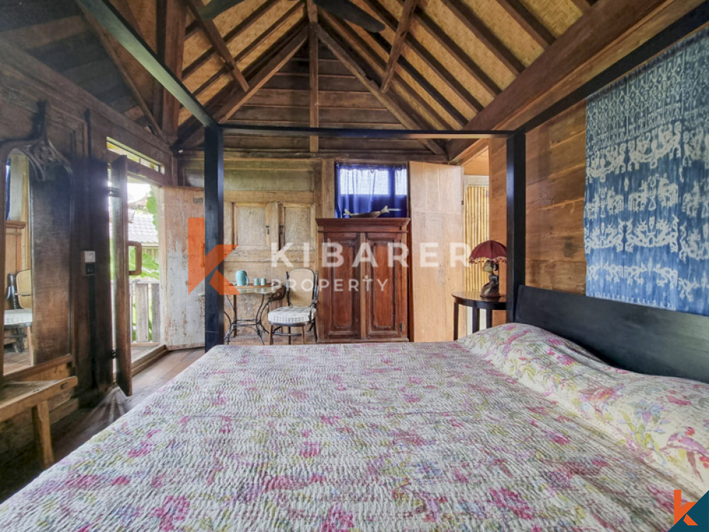 Traditional Four-Bedroom Joglo with Rice Field Views in Cemagi — image 12