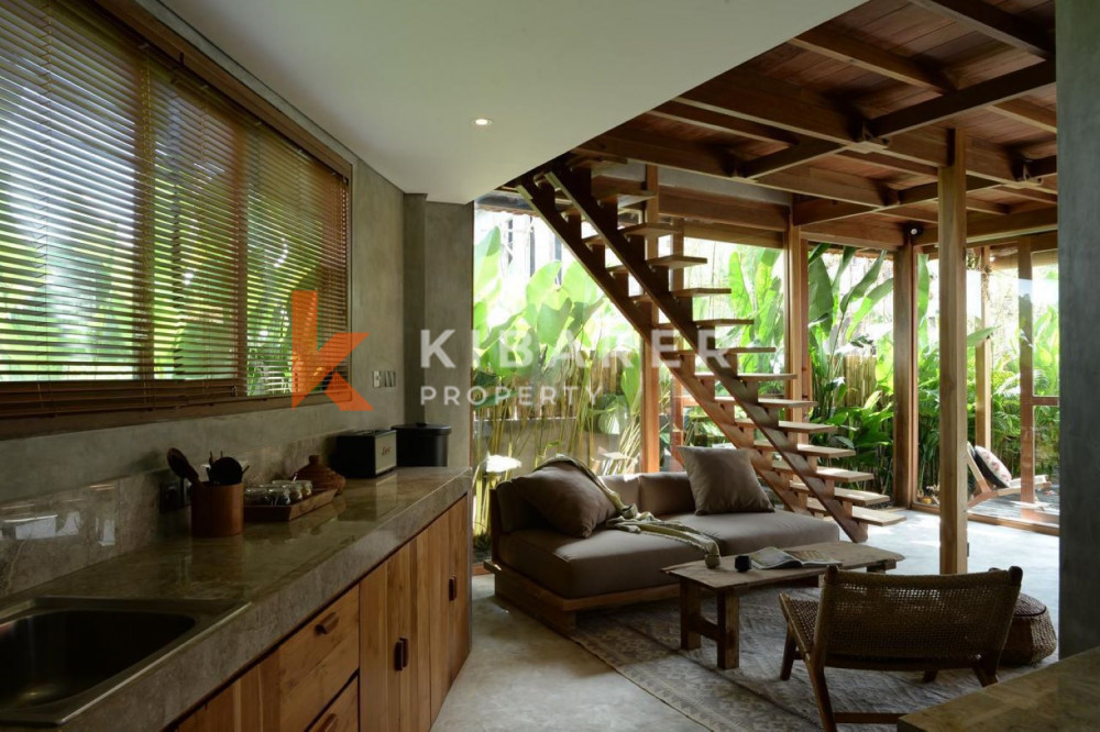 Wooden Two Bedroom Enclosed Living Villa in Cemagi — image 4