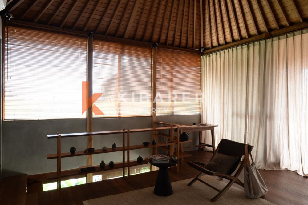 Wooden Two Bedroom Enclosed Living Villa in Cemagi — image 9