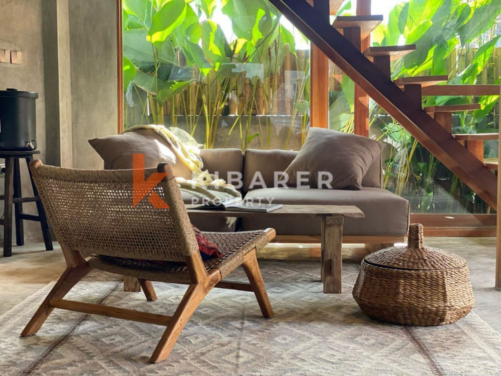 Wooden Two Bedroom Enclosed Living Villa in Cemagi — image 5