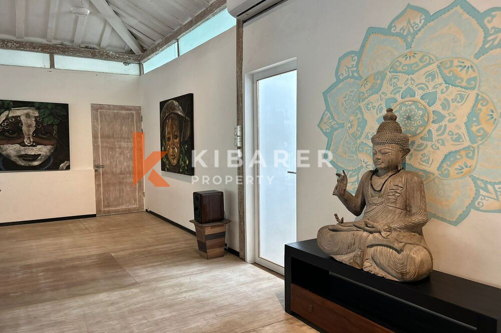 Stunning Three Bedroom Enclosed Living Joglo Villa in Canggu — image 10