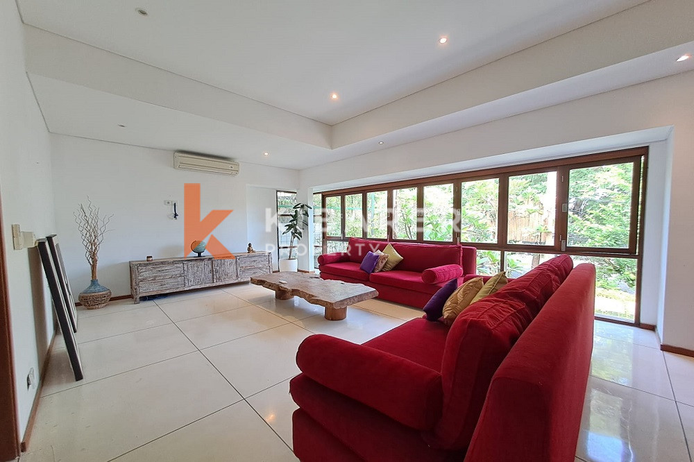 Four-Bedroom Villa with Adjustable Open-Closed Living Room Walking Distance to Beach in Berawa Area — image 18