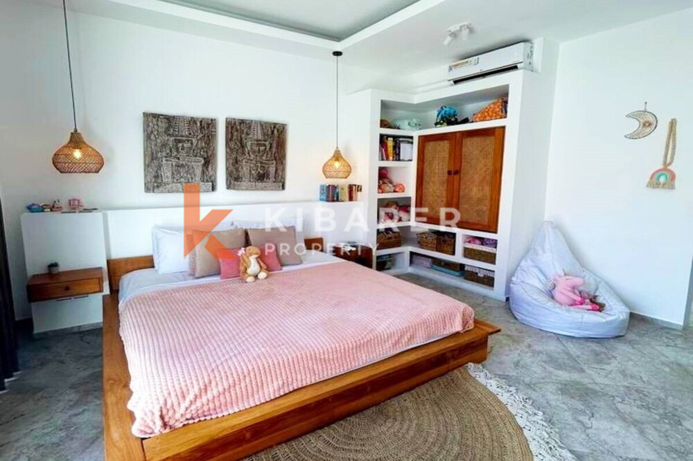 Luxe Three Bedroom Enclosed Living Room Villa Set in Pererenan — image 12