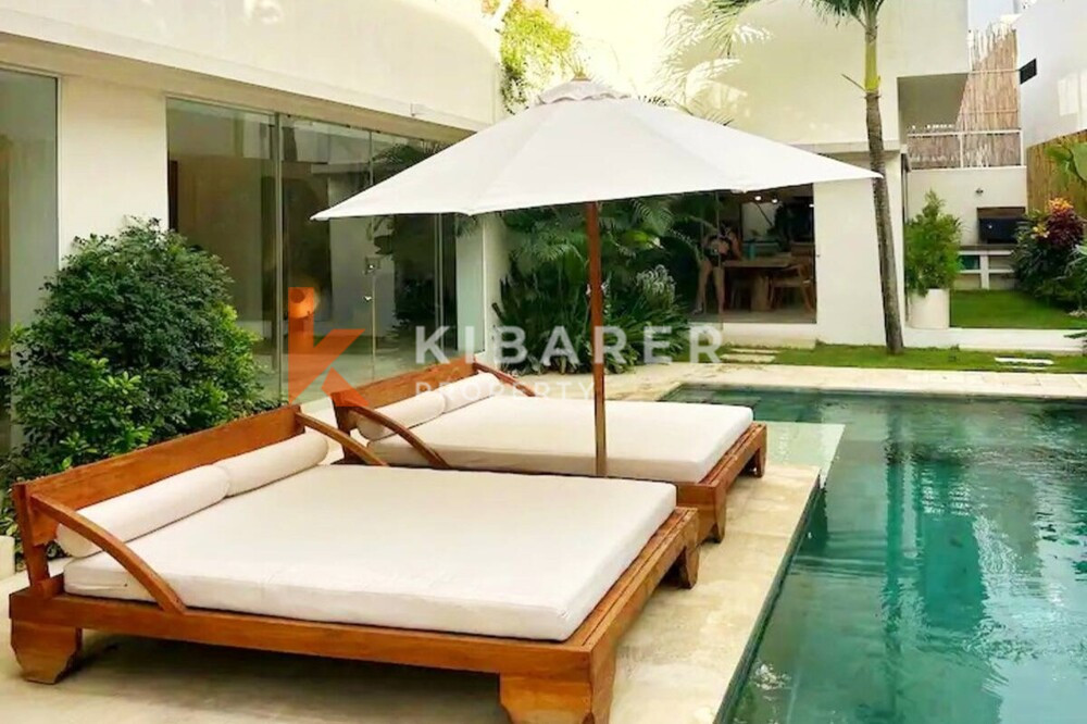Luxe Three Bedroom Enclosed Living Room Villa Set in Pererenan — image 4
