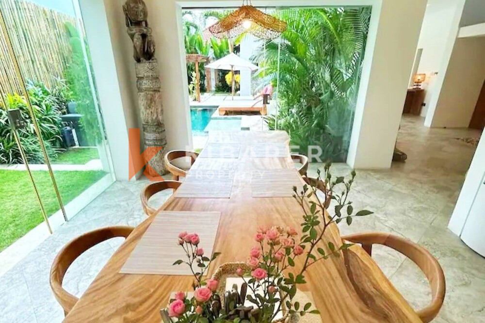 Luxe Three Bedroom Enclosed Living Room Villa Set in Pererenan — image 9