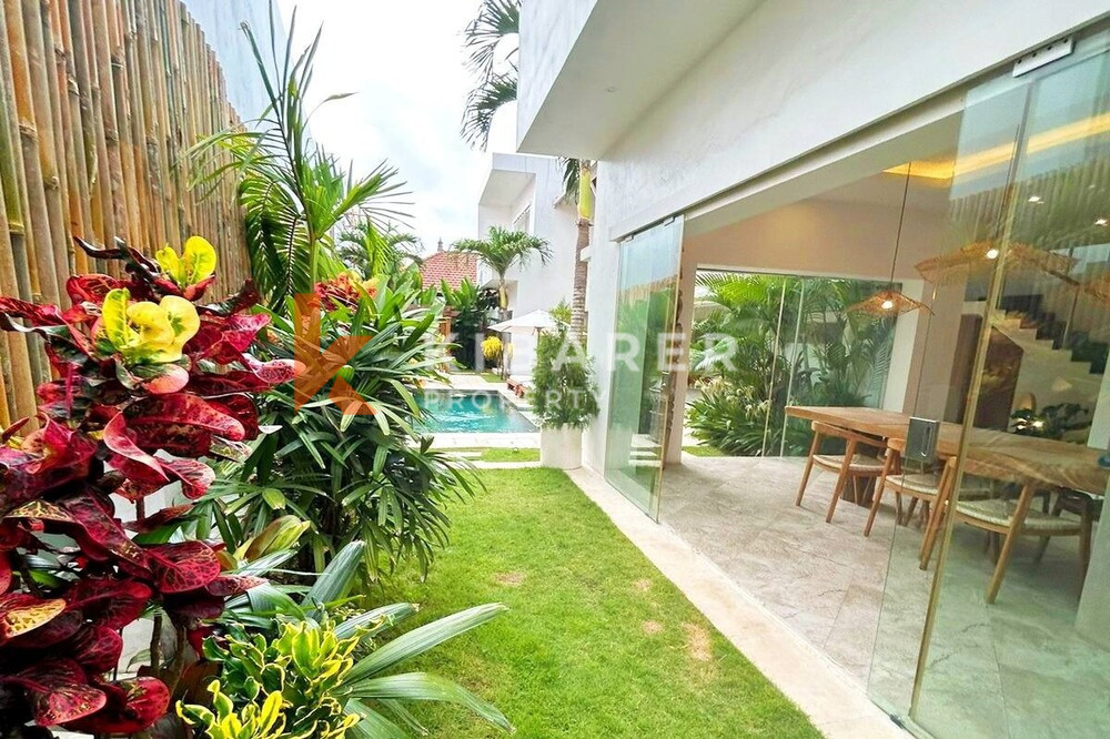Luxe Three Bedroom Enclosed Living Room Villa Set in Pererenan — image 1