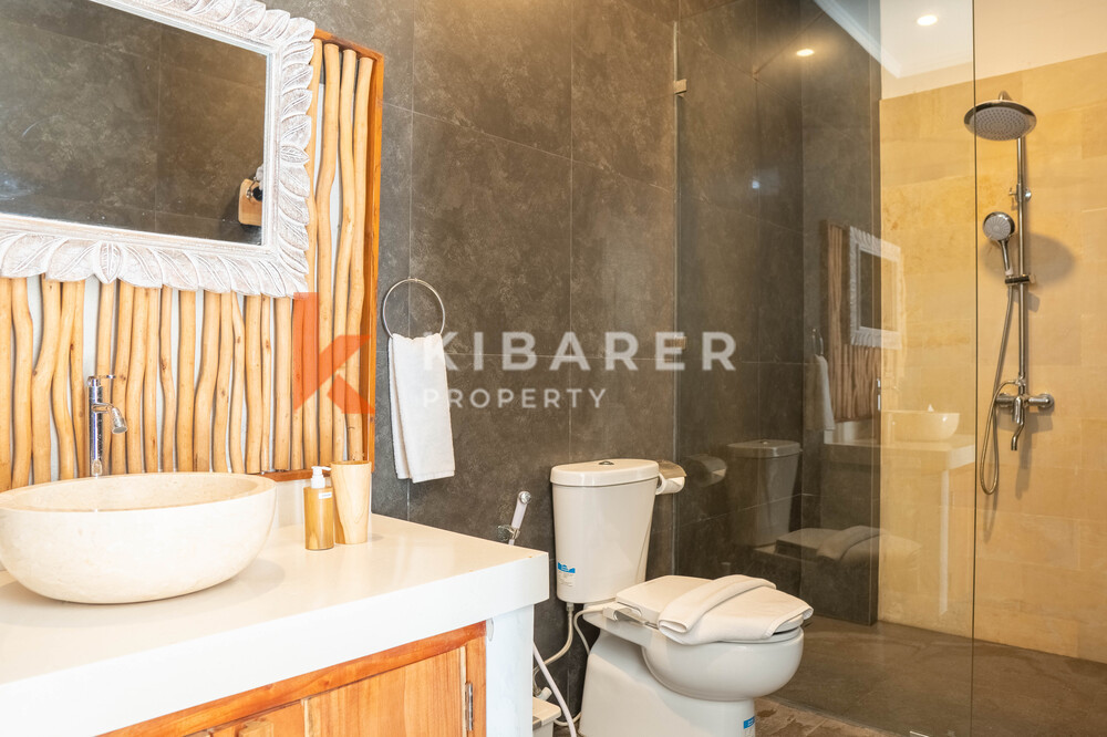 Lovely Three Bedroom Enclosed Living Villa Situated in Tumbak Bayuh — image 17
