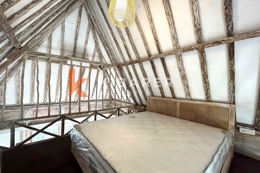 Wonderful One Bedroom Enclosed Living Wooden Villa in Pantai Lima — image 11
