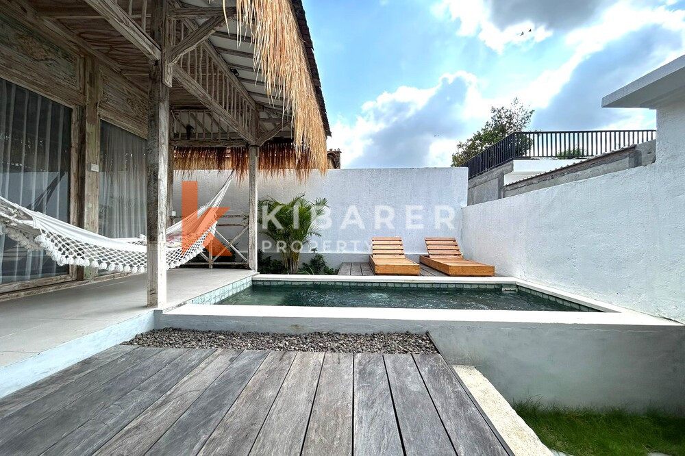 Wonderful One Bedroom Enclosed Living Wooden Villa in Pantai Lima — image 4