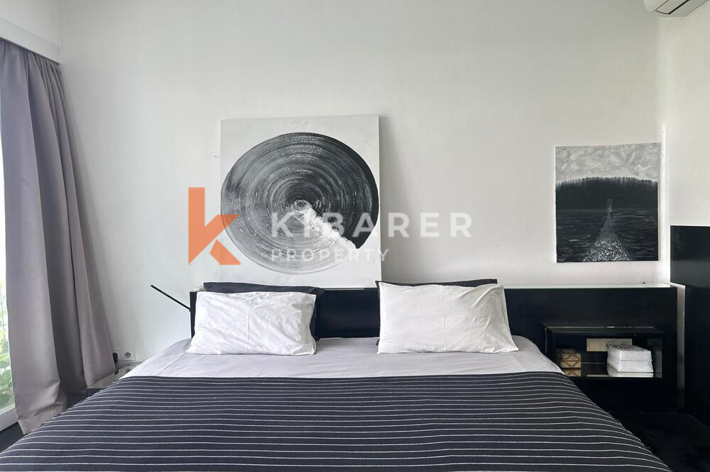 Two-Bedroom Aesthetic Villa with Enclosed Living Room in Central Seminyak — image 7