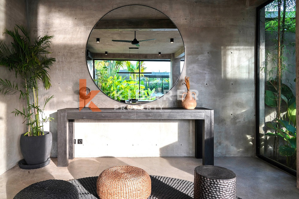 Luxury High Quality Design Three-Bedroom Enclosed Living Room Villa in the Edge of Canggu — image 8