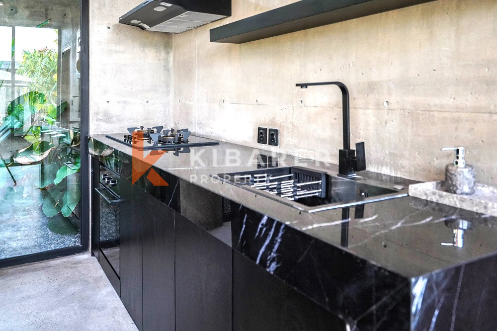 Luxury High Quality Design Three-Bedroom Enclosed Living Room Villa in the Edge of Canggu — image 9