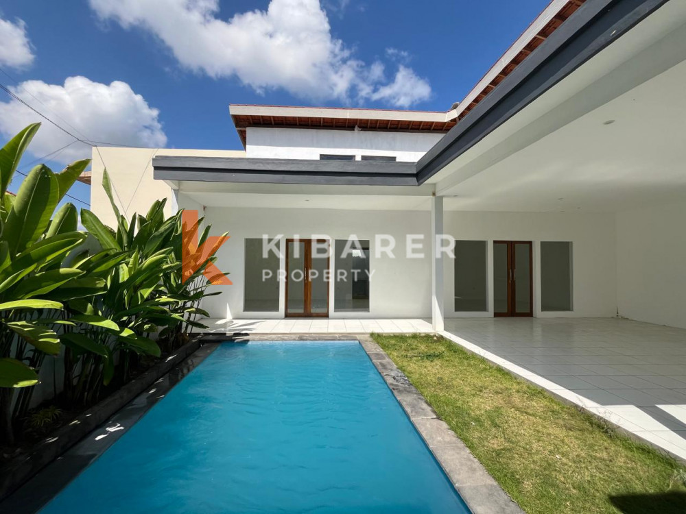 Brand new villa two bedrooms open living room in pererenan area — image 1