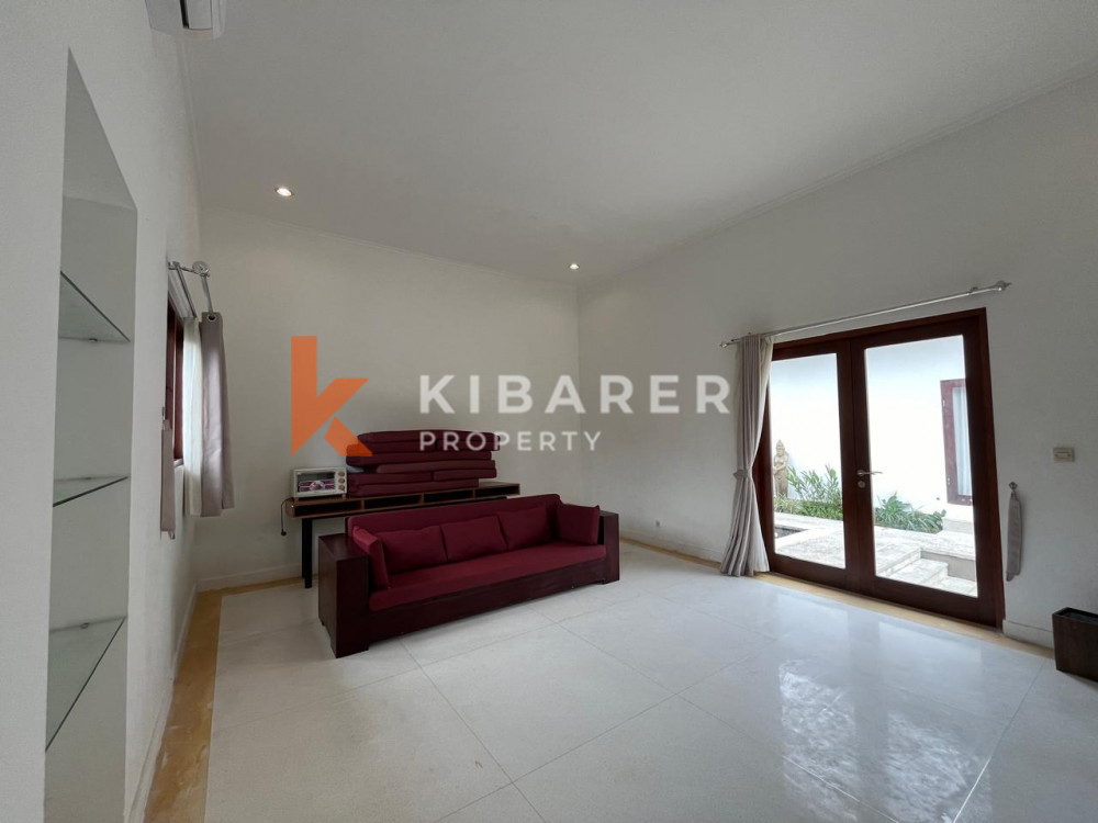 Open Living Room Villa with Four Bedrooms in the Forest Area of Mengwi — image 11