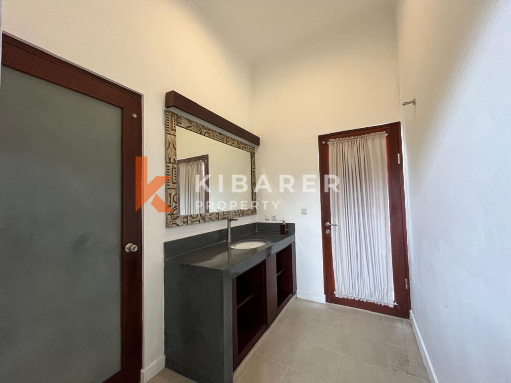 Open Living Room Villa with Four Bedrooms in the Forest Area of Mengwi — image 15