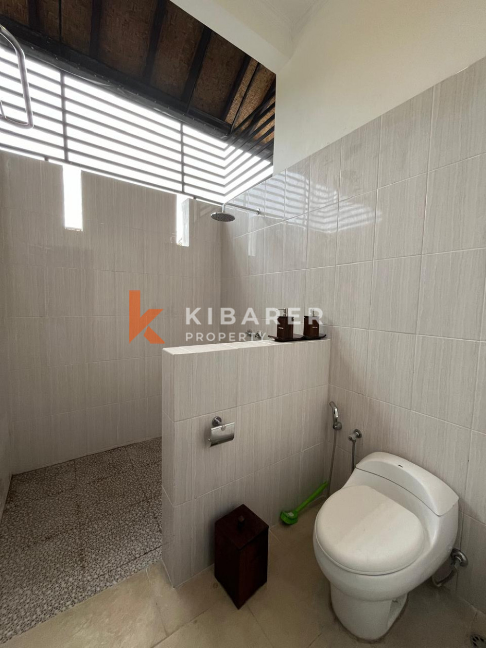 Open Living Room Villa with Four Bedrooms in the Forest Area of Mengwi — image 18