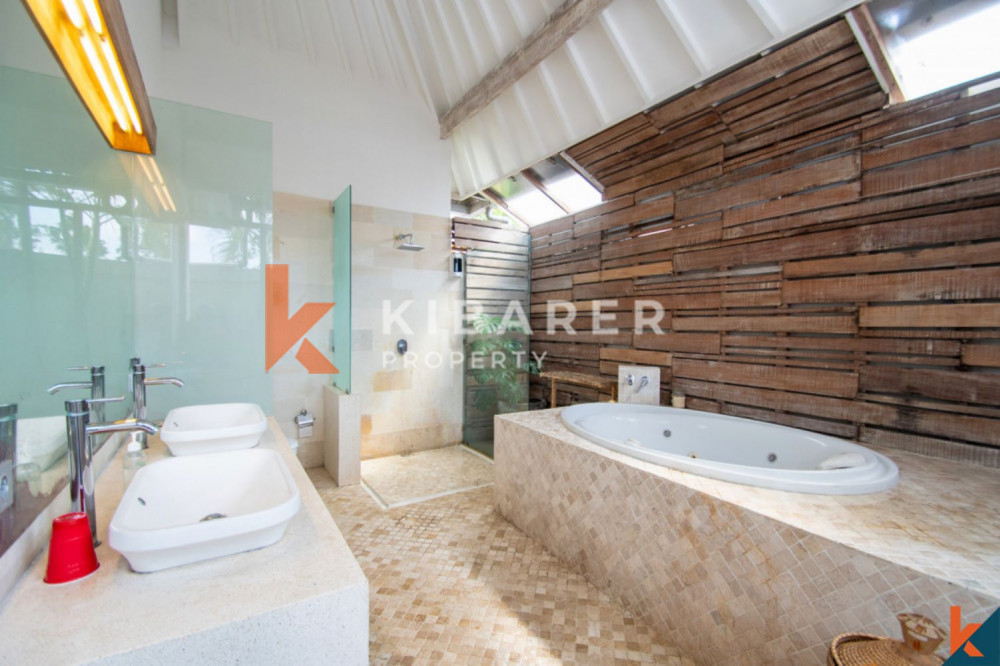Four Bedroom Enclosed Living Villa in Kerobokan — image 11