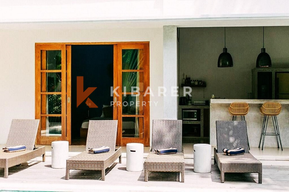 Beautiful Five-Bedroom Enclosed Living Room Villa Located in the Tranquility of Umalas — image 6