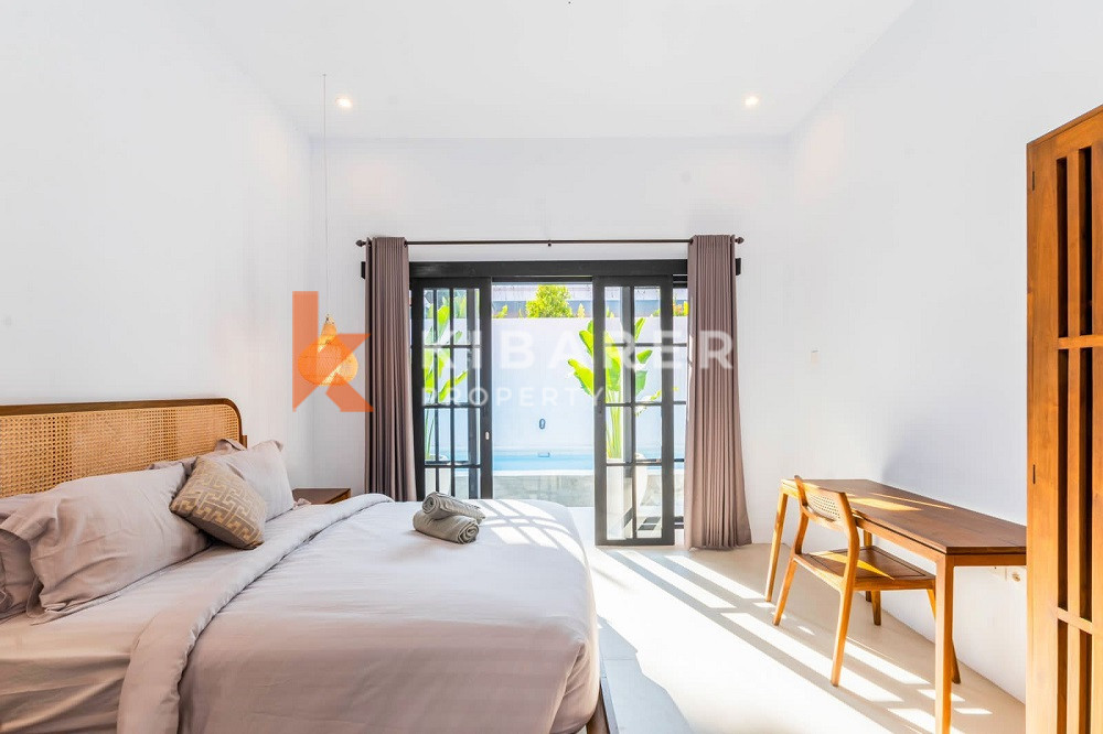 Charming Modern-Style Three-Bedrooms Enclosed Livingroom Villa Walking Distance to the Echo Beach — image 10