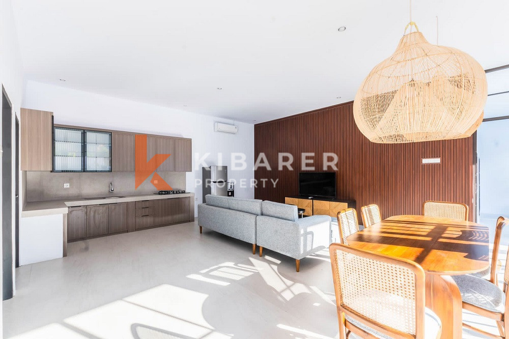 Charming Modern-Style Three-Bedrooms Enclosed Livingroom Villa Walking Distance to the Echo Beach — image 5