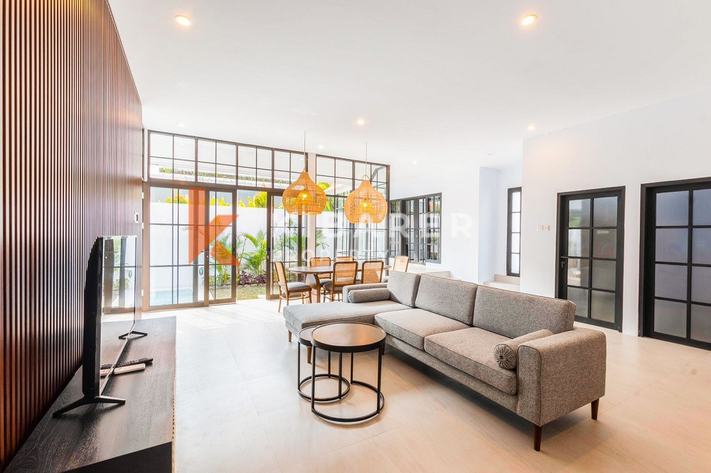 Charming Modern-Style Three-Bedrooms Enclosed Livingroom Villa Walking Distance to the Echo Beach — image 3