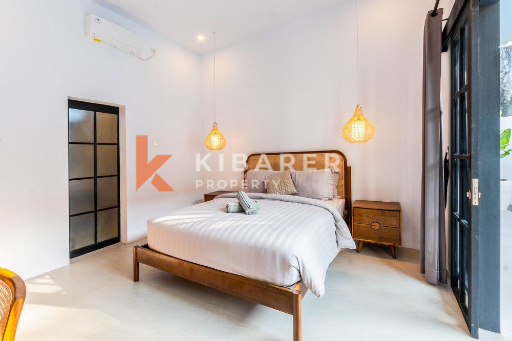 Charming Modern-Style Three-Bedrooms Enclosed Livingroom Villa Walking Distance to the Echo Beach — image 13