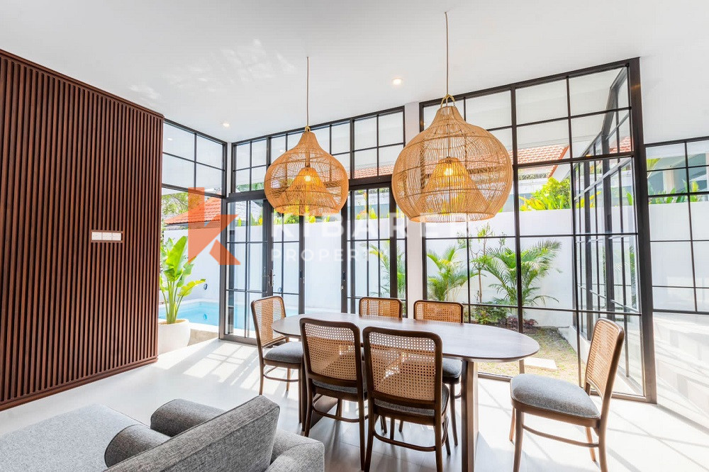 Charming Modern-Style Three-Bedrooms Enclosed Livingroom Villa Walking Distance to the Echo Beach — image 7