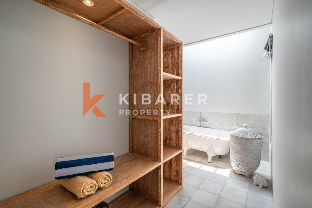 Five-bedroom Indonesian Style Villa for Rent in Canggu — image 19