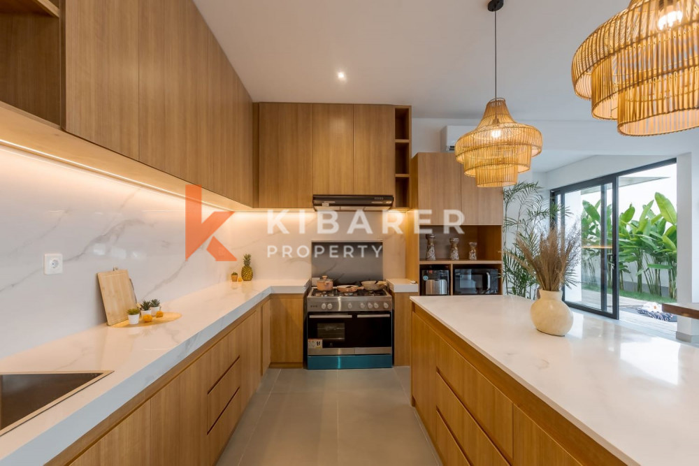 Four Bedroom Enclosed Living Villa in Canggu — image 7
