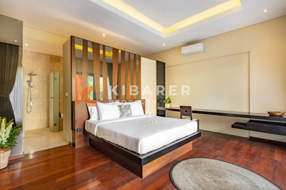 Luxurious Villa walking distance to Batu Bolong Beach — image 11