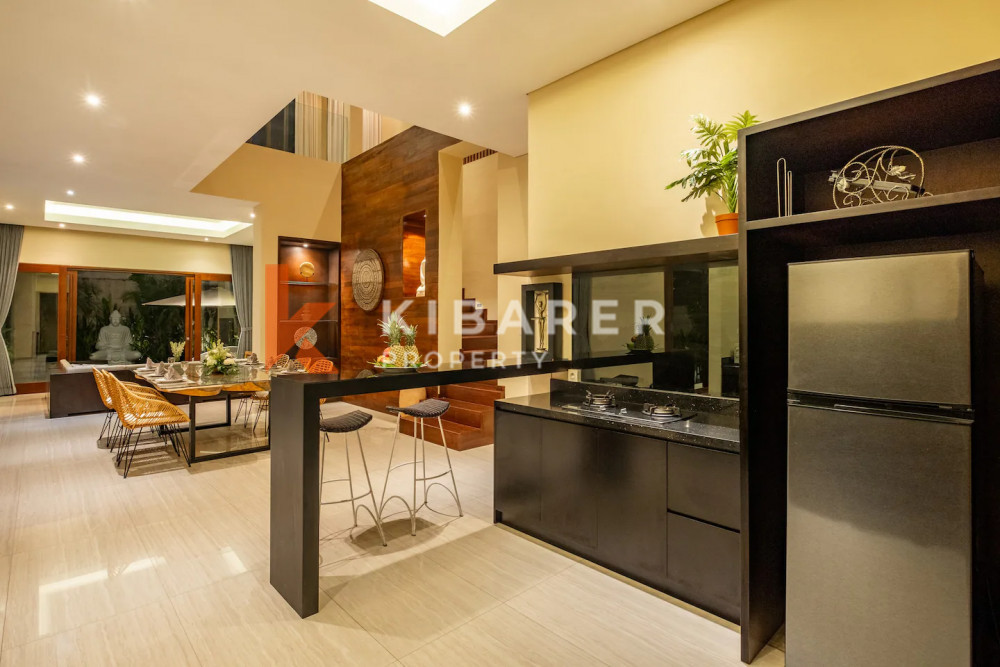 Luxurious Villa walking distance to Batu Bolong Beach — image 10