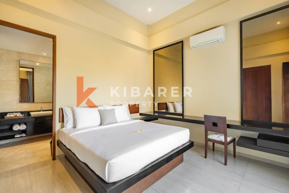 Luxurious Villa walking distance to Batu Bolong Beach — image 13