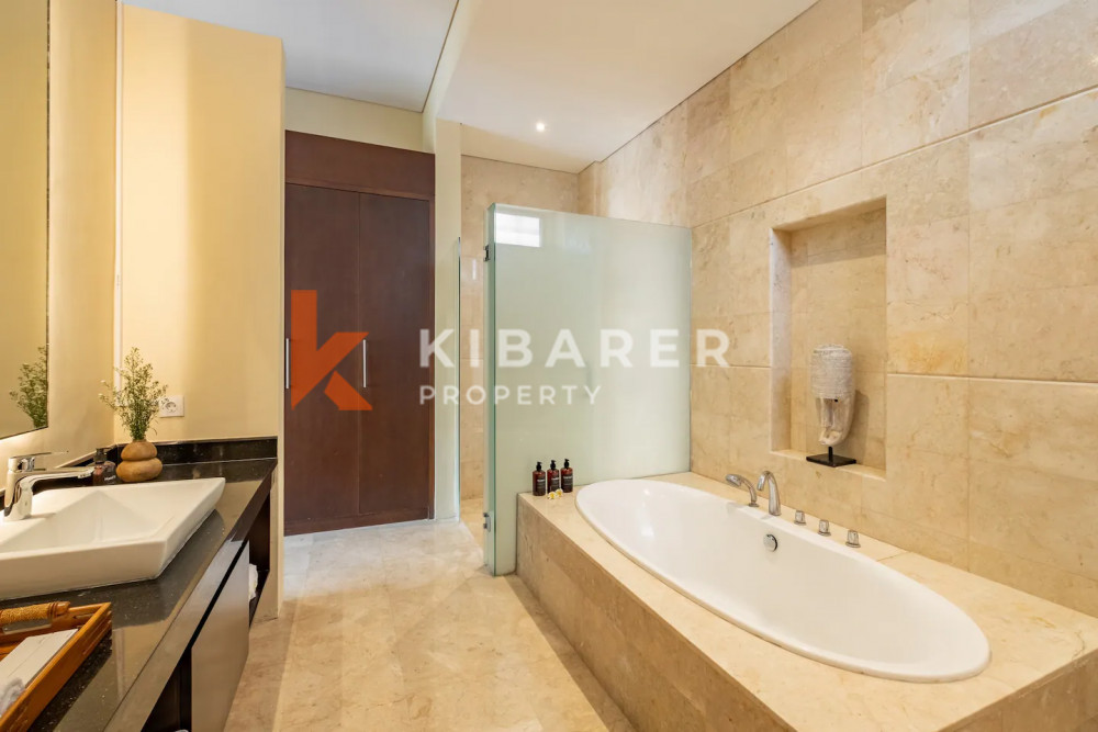 Luxurious Villa walking distance to Batu Bolong Beach — image 14