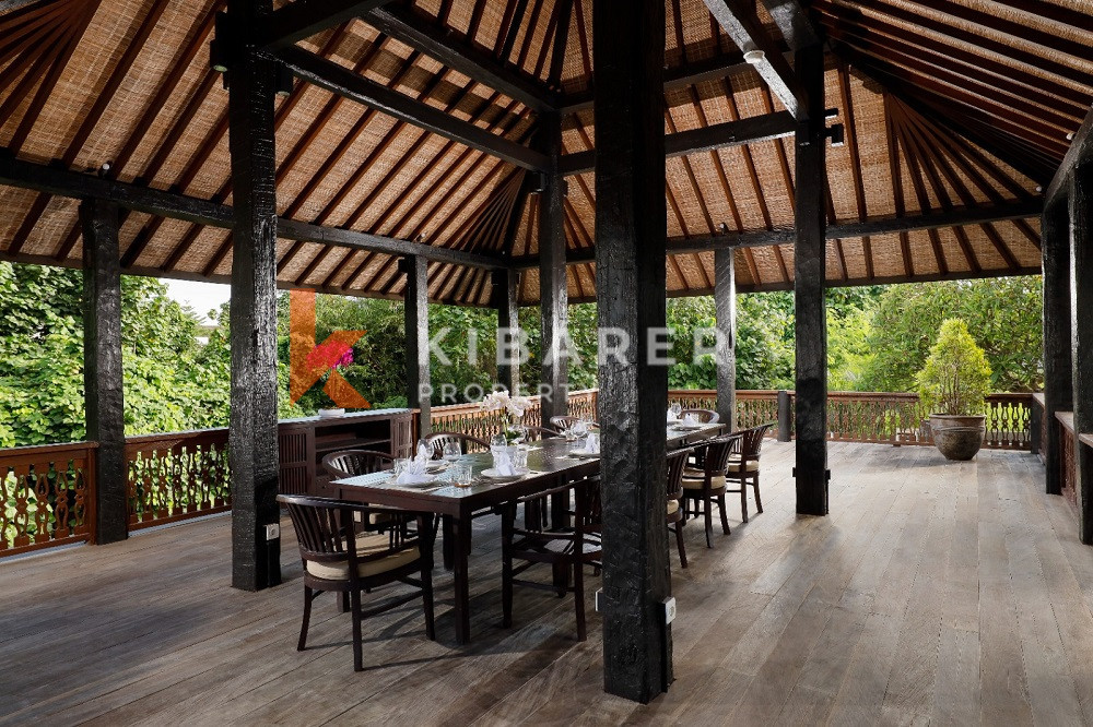 Spacious Luxury Rustic Charm Nine-Bedroom Enclosed Living Room Villa Situated in Canggu — image 8