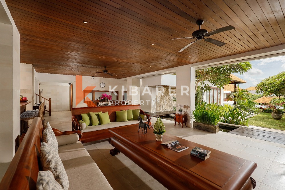 Spacious Luxury Rustic Charm Nine-Bedroom Enclosed Living Room Villa Situated in Canggu — image 3
