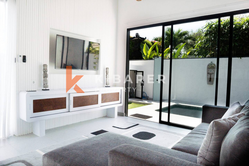 Three-Bedroom Villa with Enclosed Living Area in Balangan — image 6