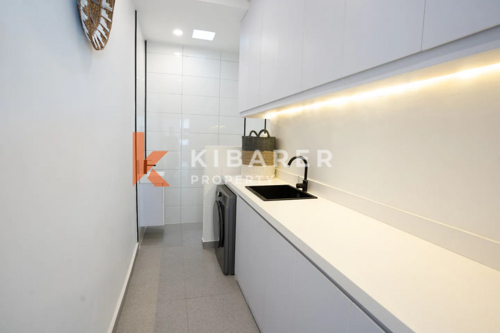 Three-bedroom With Enclosed Living Villa in Balangan — image 9