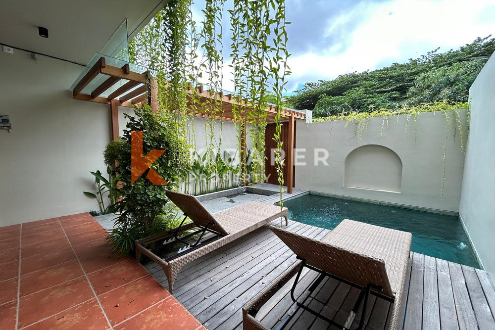 Minimalist Villa with Enclosed Living Room and Two Elegant Bedrooms in Canggu — image 1