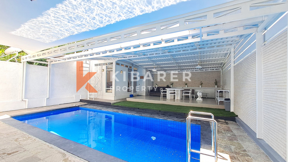 Spacious Elegant Five-Bedrooms House Enclosed Living Room Located in Elite Area Nusa Dua